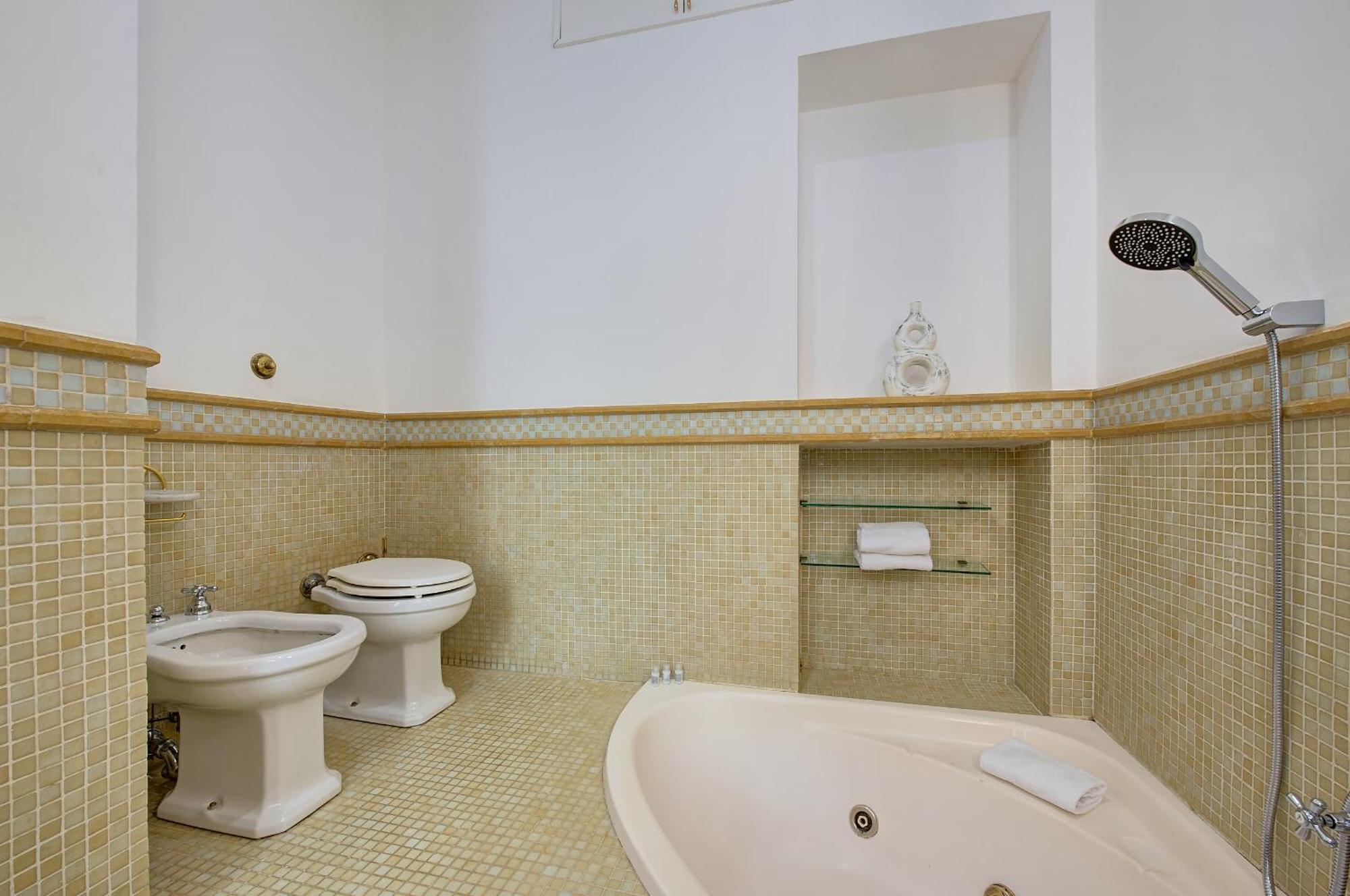 Apartment Irex Colosseo & Fori, Elegant 3 Rooms Apartment Rom